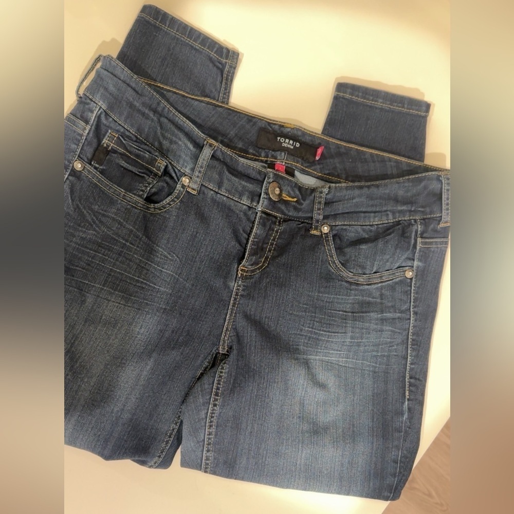 NWOT Torrid Dark Blue Women's Jeans - Picture 3 of 5